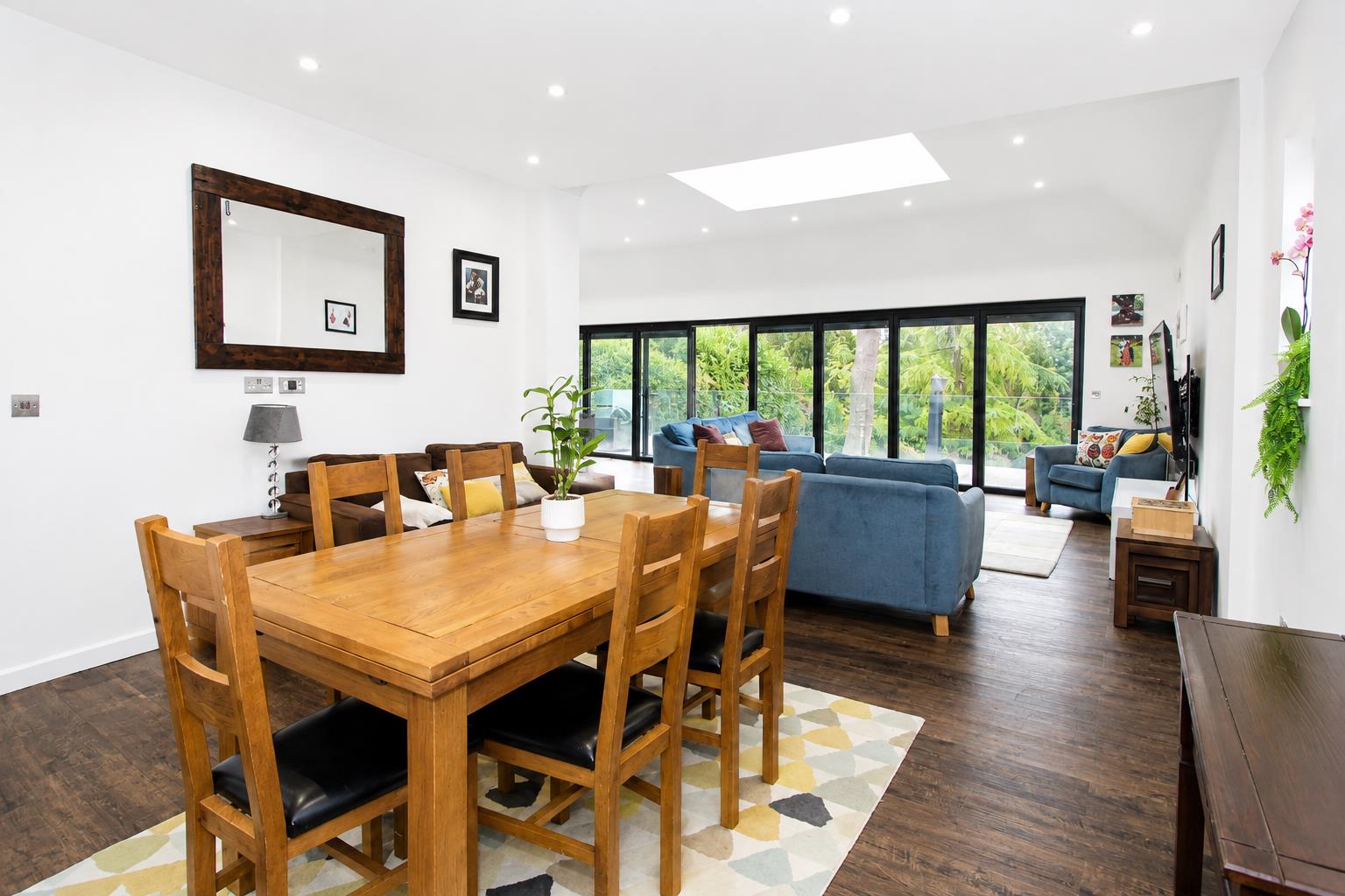 6 bed property in West Way, Carshalton